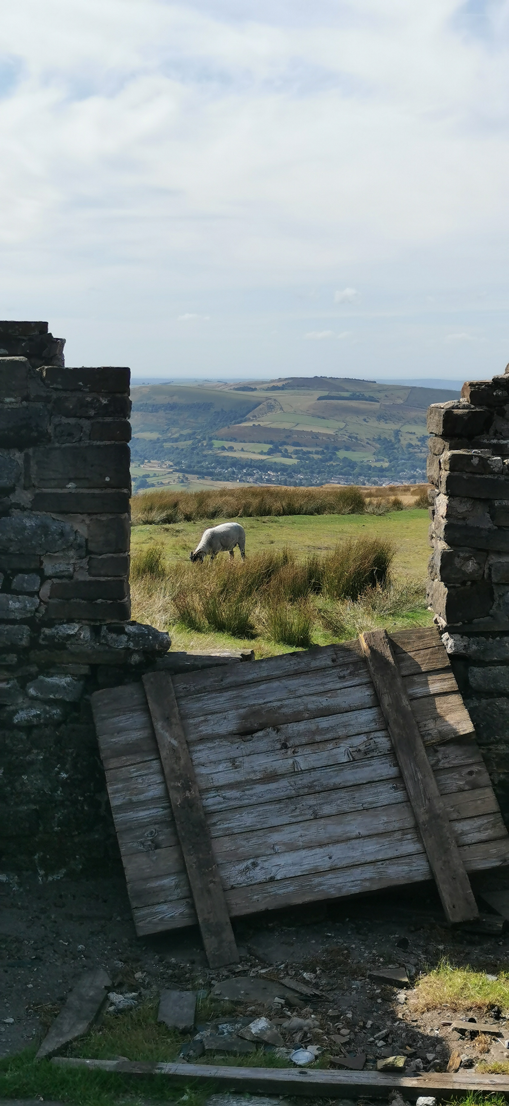 Photo taken between Glossop Low Cabin and Glossop Circular